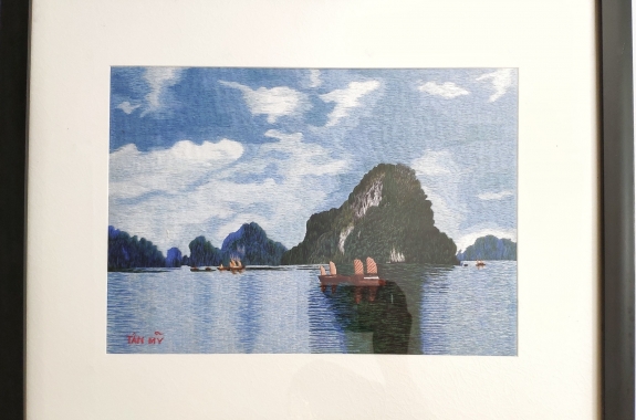 Hand-embroidered painting - Ha Long bay (colour)